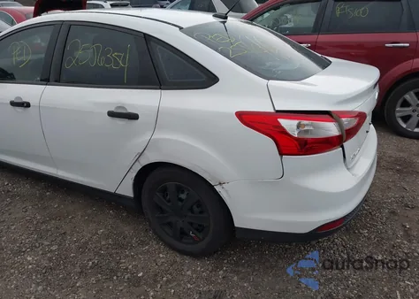 2014 Ford Focus S из США, поврежденный, VIN 1FADP3E23EL171331